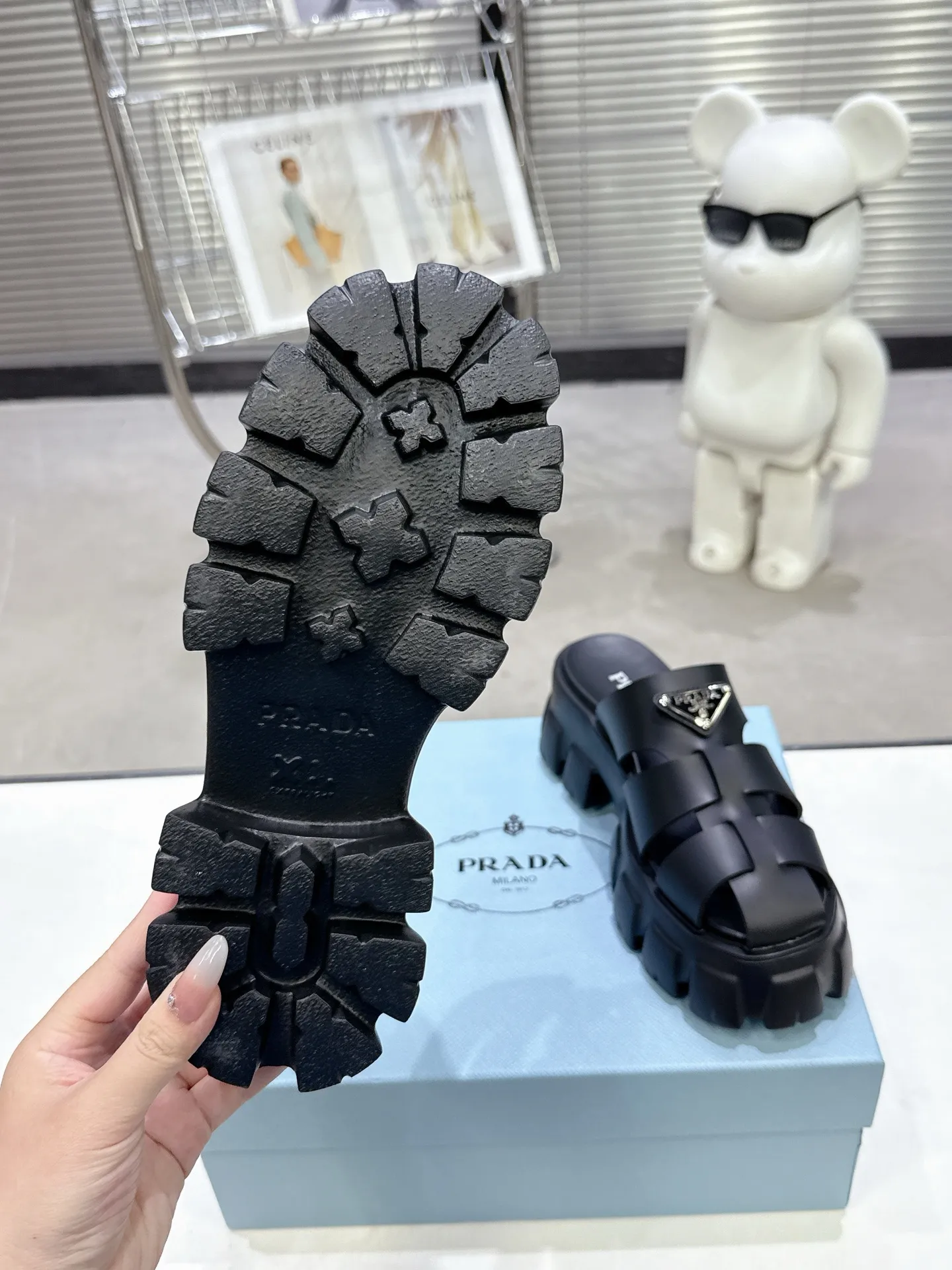 👟👟Ex-factory price 460👟👟 2025 exclusive version super hot🎊🎊🎊prada Prada triangular buckle serrated Roman thick-soled rubber foam ultra-light sandals are retro, fashionable and avant-garde, the upper perfectly restores the original craftsmanship, making the whole pair of shoes light and comfortable, full of holiday feel, bright colors💐💐💐💐 A variety of choices to satisfy fashionable people of different styles! The iconic metal triangle logo is paired with the shape of ancient beach sandals. Every design element is fashionable! Code number 35-40​